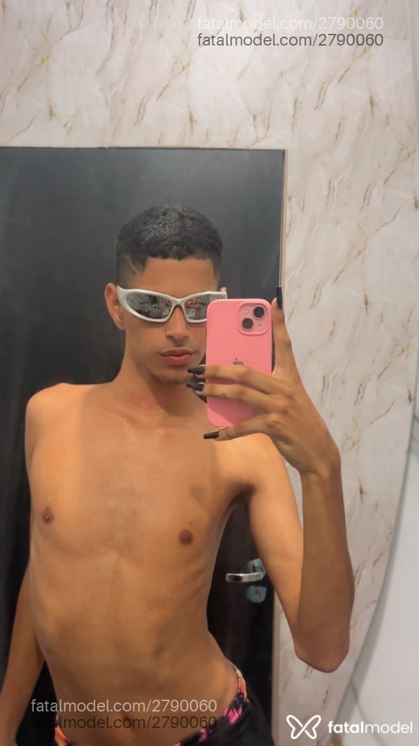 Acompanhante homem morena (o) de olhos castanhos em Caraguatatuba Acompanhante homem morena (o) de olhos castanhos em Caraguatatuba - Miguel