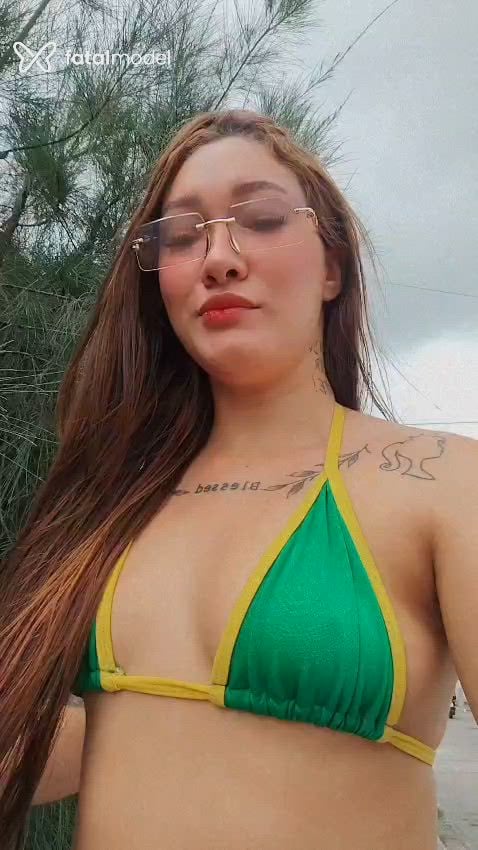 Acompanhante mulher com cabelo castanho de olhos mel - Kiara