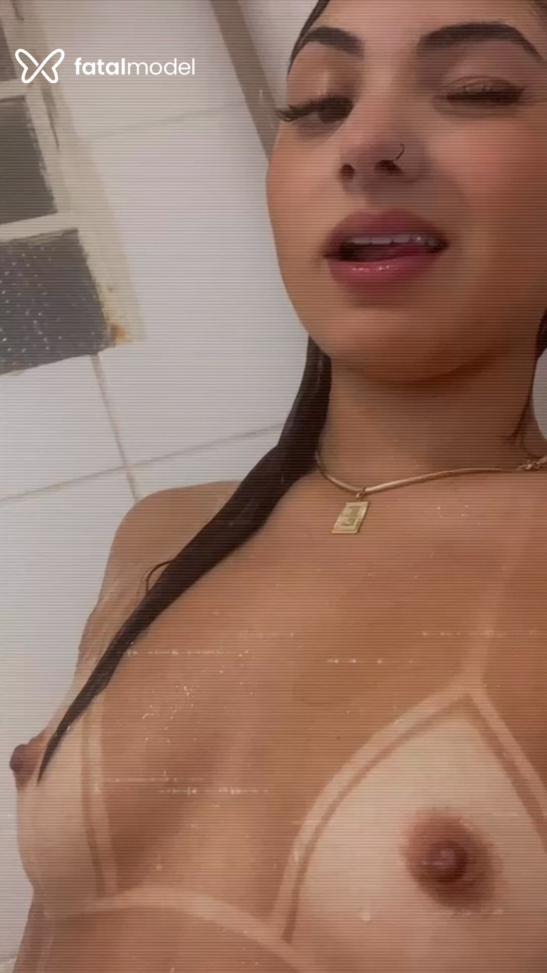 Acompanhante mulher com cabelo castanho de olhos castanhos - Raysa