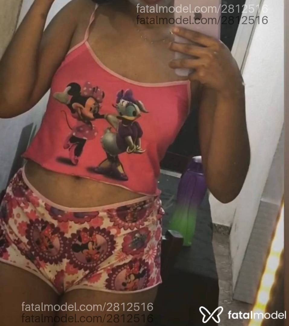 Acompanhante mulher morena (o) de olhos castanhos em Macaé - Larissa