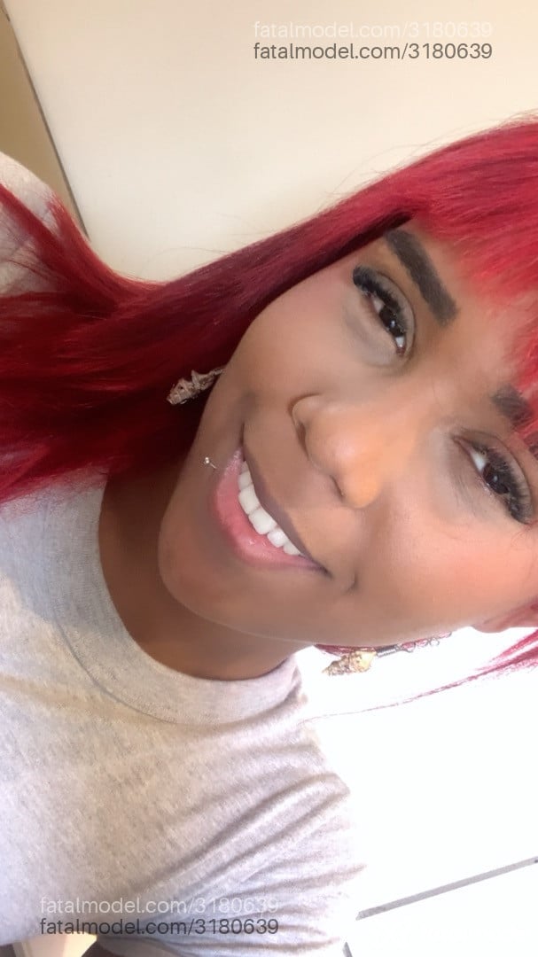Acompanhante mulher trans ruiva (o) de olhos castanhos em Recife - Melissa