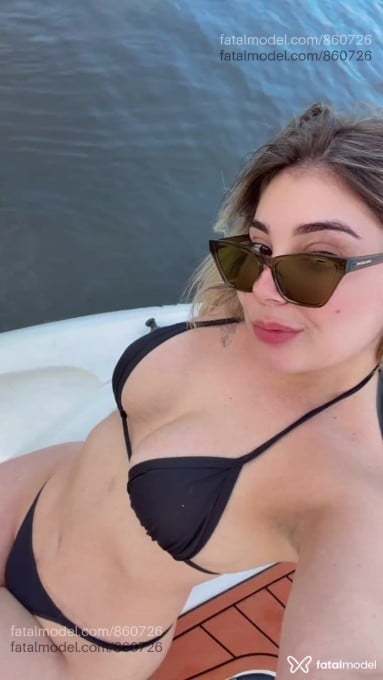 Acompanhante mulher loira (o) de olhos castanhos - Alana Silva