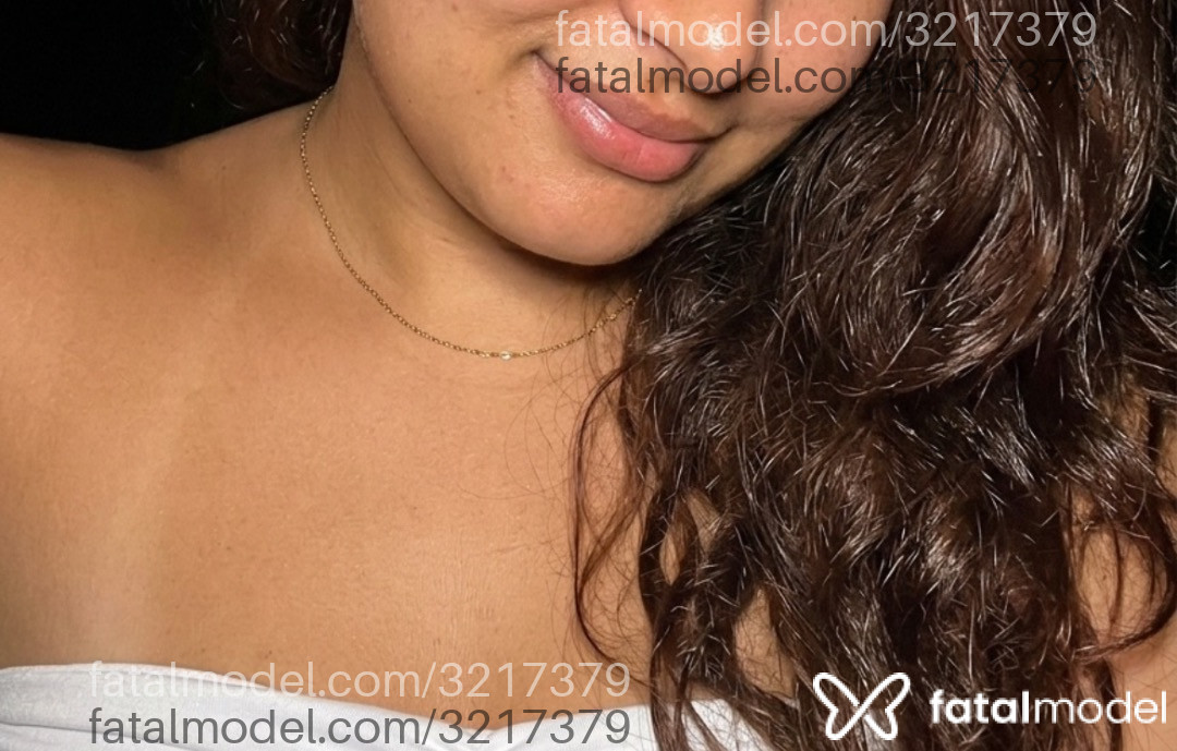 Acompanhante mulher com cabelo castanho de olhos castanhos - Nandah Acompanhante mulher com cabelo castanho de olhos castanhos - Nandah