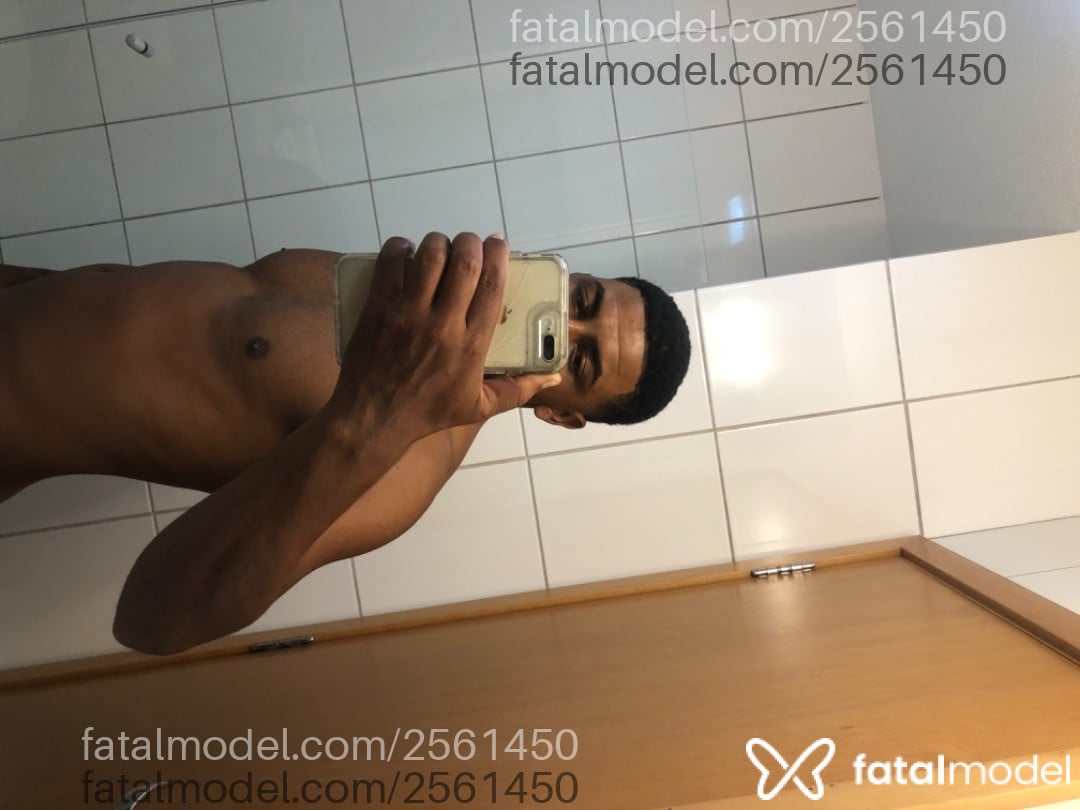 Acompanhante homem com cabelo castanho de olhos pretos em Rio de Janeiro - Pedro