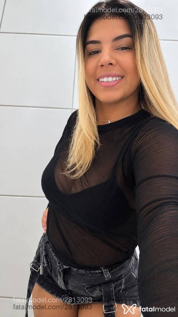 Acompanhante mulher loira (o) de olhos castanhos - Stefanny