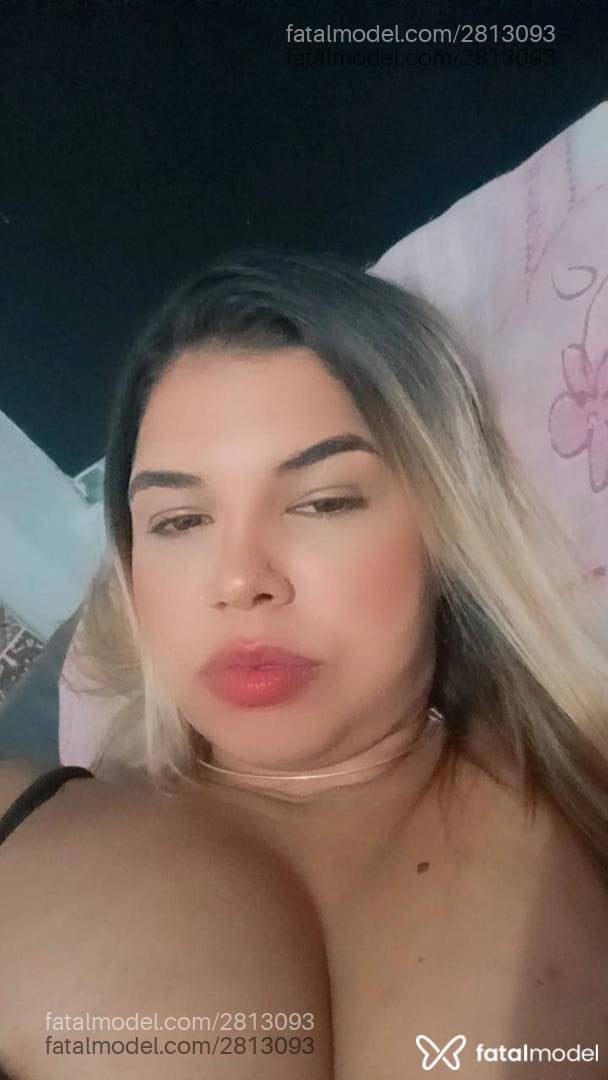 Acompanhante mulher loira (o) de olhos castanhos - Stefanny