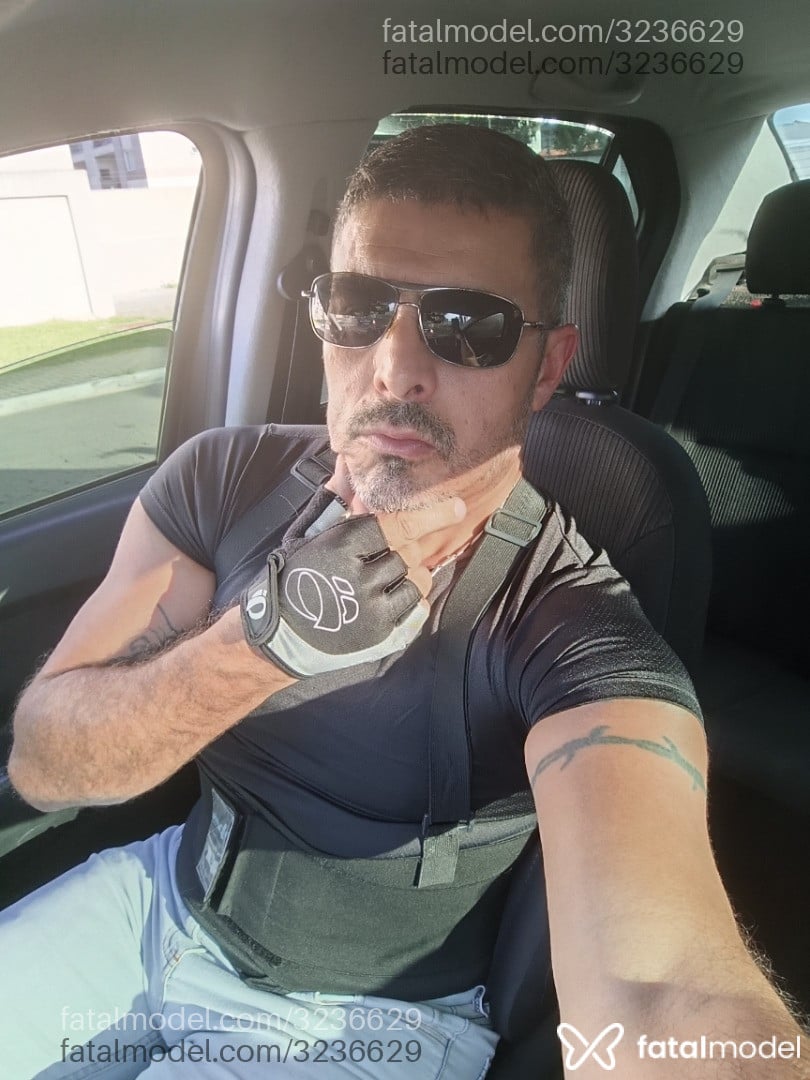 Acompanhante homem morena (o) de olhos castanhos - Romannvs
