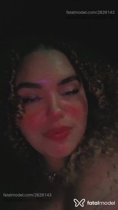 Acompanhante mulher loira (o) de olhos castanhos - Samy