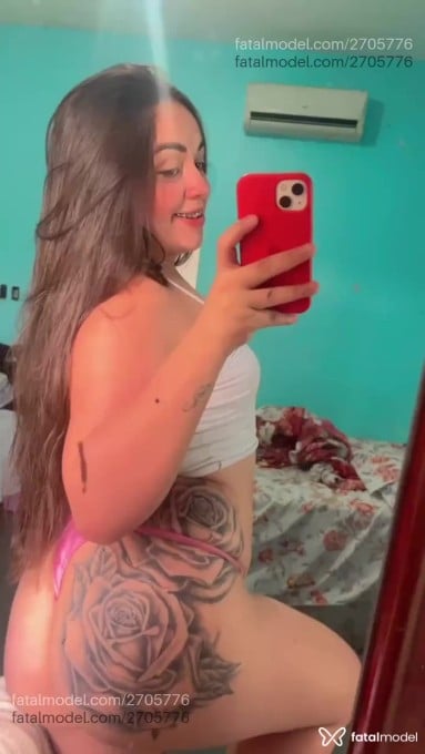 Acompanhante mulher trans com cabelo castanho de olhos castanhos em Santa Maria da Serra - Aline