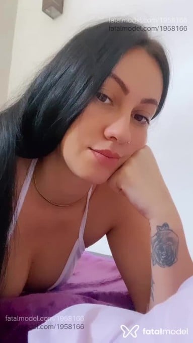 Acompanhante mulher com cabelo castanho de olhos castanhos em São Paulo - Eloah Zanini