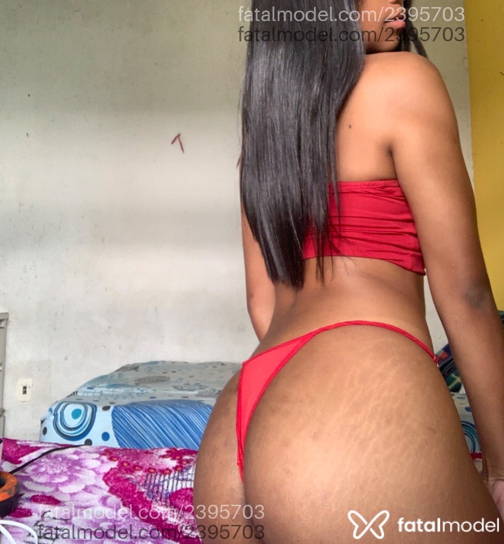 Acompanhante mulher com cabelo castanho de olhos castanhos em Porto Belo - Luana Ferreira