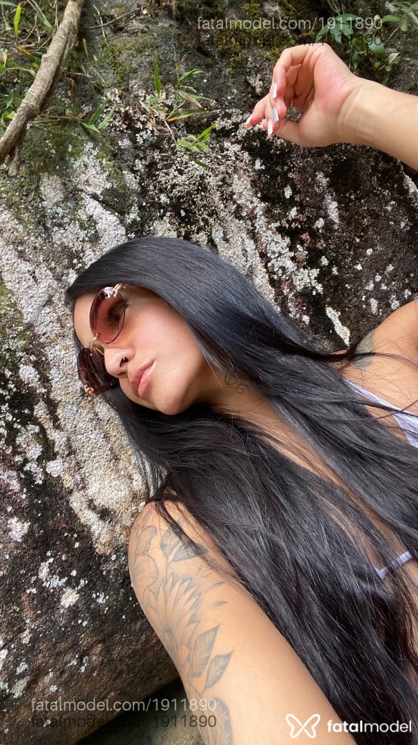 Acompanhante mulher morena (o) de olhos pretos em Guaratinguetá Acompanhante mulher morena (o) de olhos pretos em Guaratinguetá - Paola Castellany