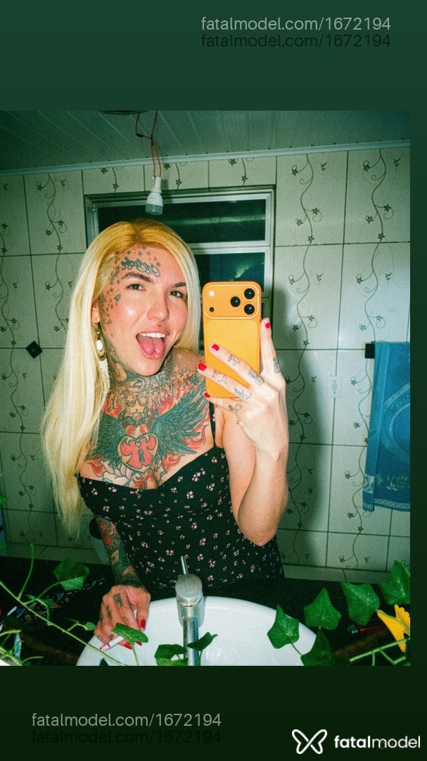 Acompanhante mulher trans loira (o) de olhos castanhos em Virtual - Scarlet