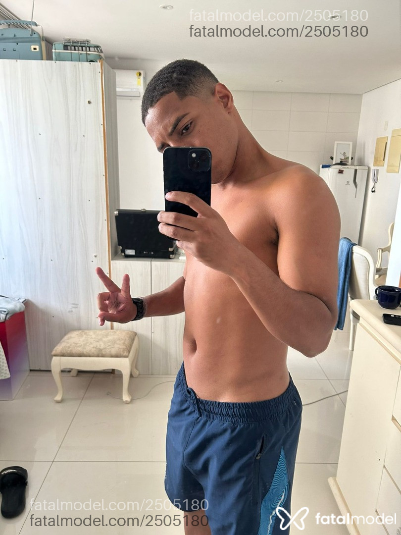 Acompanhante homem morena (o) de olhos pretos - Hugo Carioc Acompanhante homem morena (o) de olhos pretos - Hugo Carioc