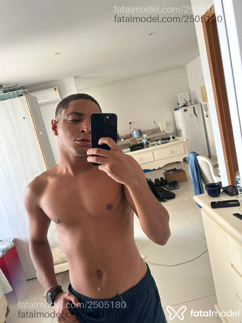 Acompanhante homem morena (o) de olhos pretos - Hugo Carioc Acompanhante homem morena (o) de olhos pretos - Hugo Carioc