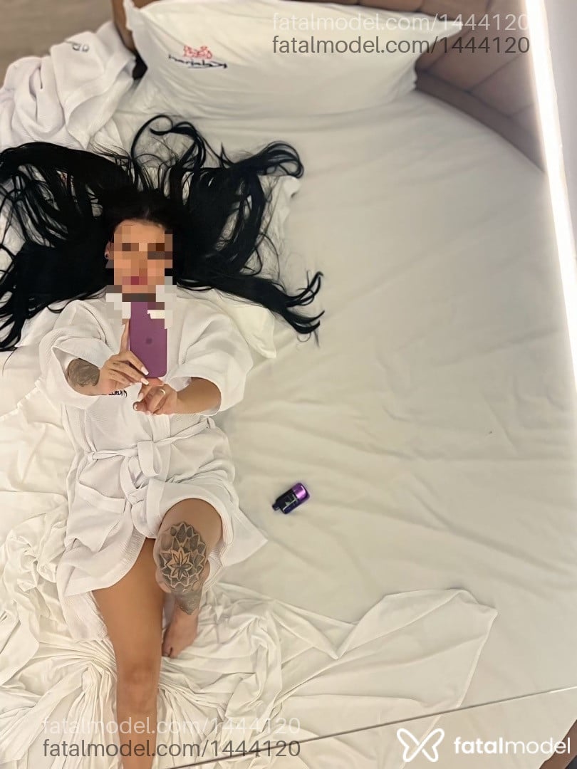 Acompanhante mulher com cabelo castanho de olhos castanhos em Balneário Camboriú - Melissa Costa