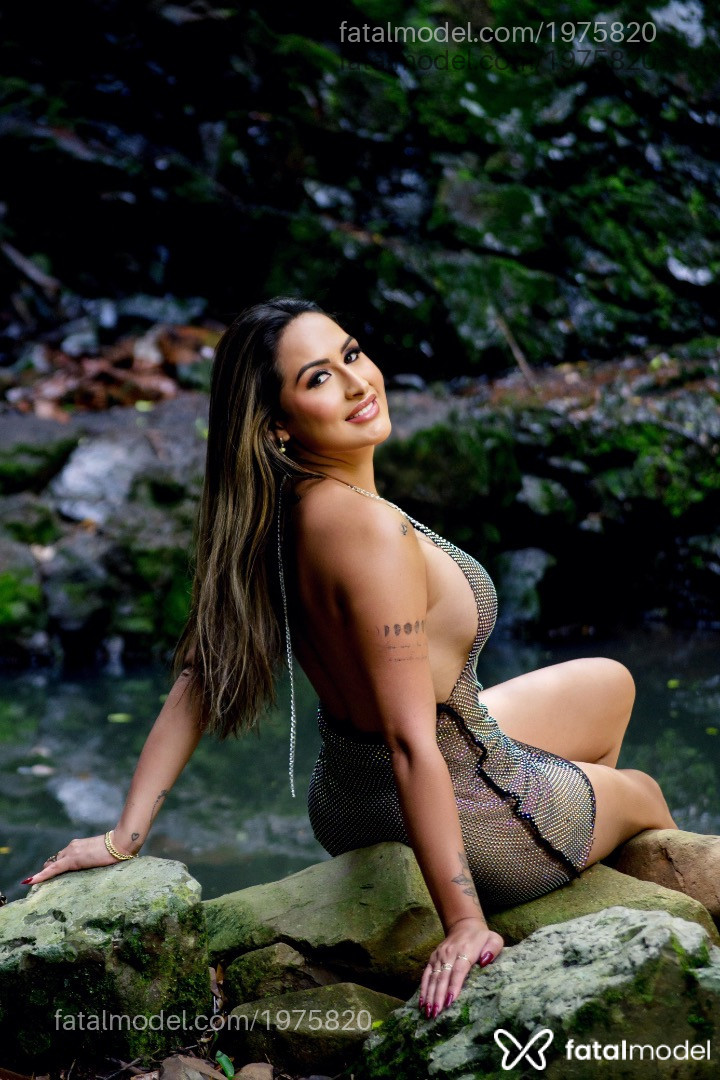 Acompanhante mulher com cabelo castanho de olhos pretos - Laura Acompanhante mulher com cabelo castanho de olhos pretos - Laura