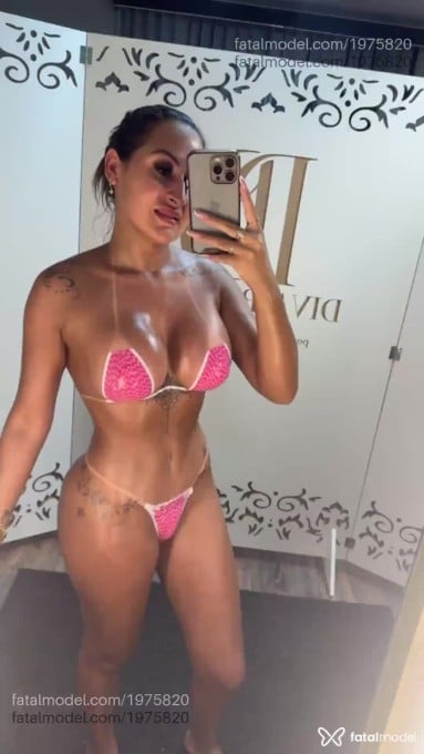 Acompanhante mulher com cabelo castanho de olhos pretos - Laura Acompanhante mulher com cabelo castanho de olhos pretos - Laura