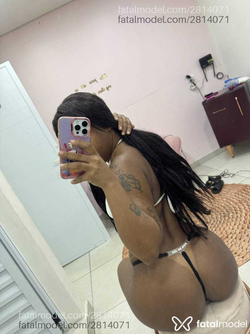 Acompanhante mulher com cabelo castanho de olhos castanhos - Meel
