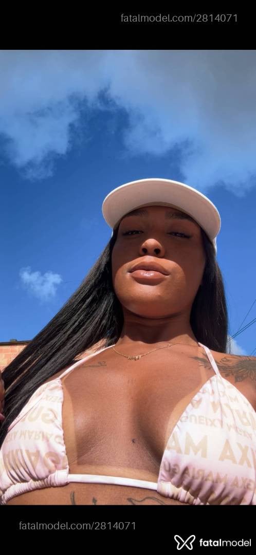 Acompanhante mulher com cabelo castanho de olhos castanhos - Meel