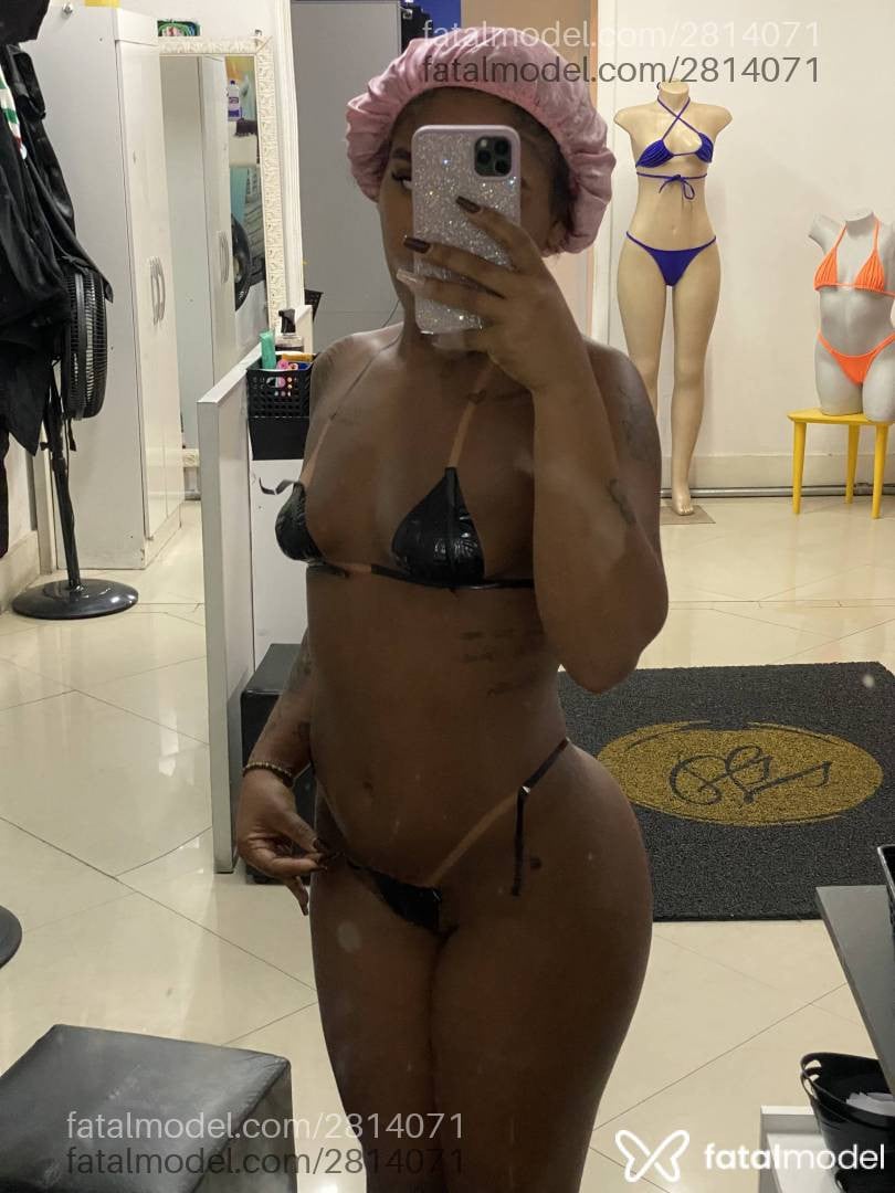 Acompanhante mulher com cabelo castanho de olhos castanhos - Meel