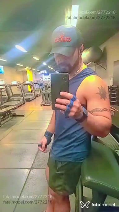 Acompanhante homem com cabelo castanho de olhos mel em Porto Alegre - Maike