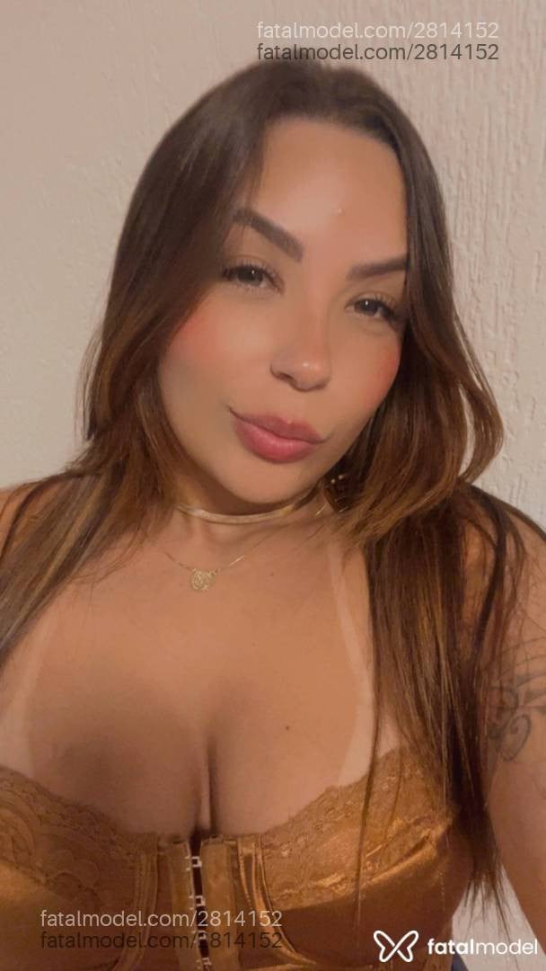 Acompanhante mulher com cabelo castanho de olhos verdes - Isabela Duarte