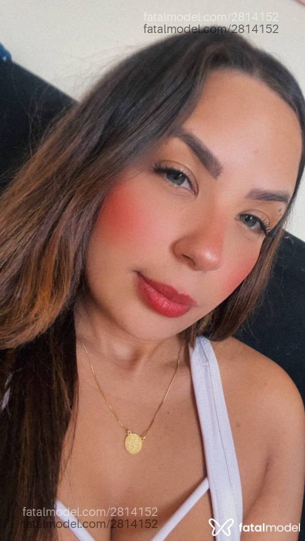 Acompanhante mulher com cabelo castanho de olhos verdes - Isabela Duarte