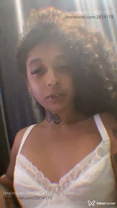 Acompanhante mulher com cabelo castanho de olhos pretos em Virtual Acompanhante mulher com cabelo castanho de olhos pretos em Virtual - Luuzz