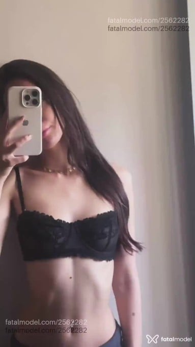 Acompanhante mulher com cabelo castanho de olhos castanhos em Curitiba - Valentina Cartier