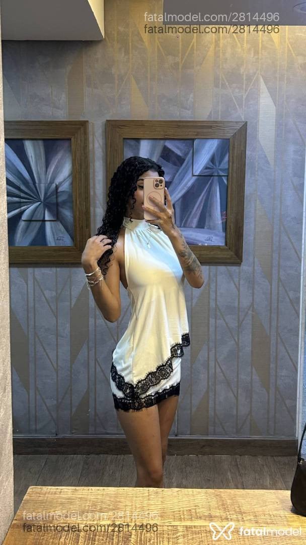 Acompanhante mulher com cabelo castanho de olhos castanhos - Bruna