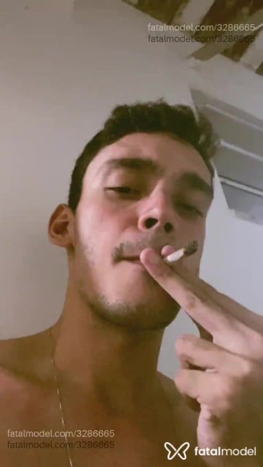 Acompanhante homem com cabelo castanho de olhos castanhos em Virtual - Cello