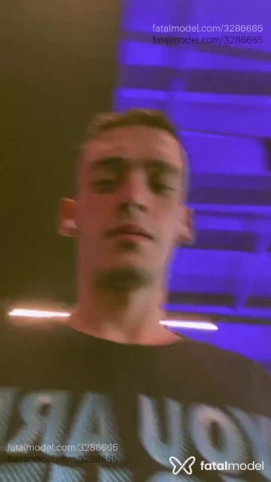 Acompanhante homem com cabelo castanho de olhos castanhos em Virtual - Cello
