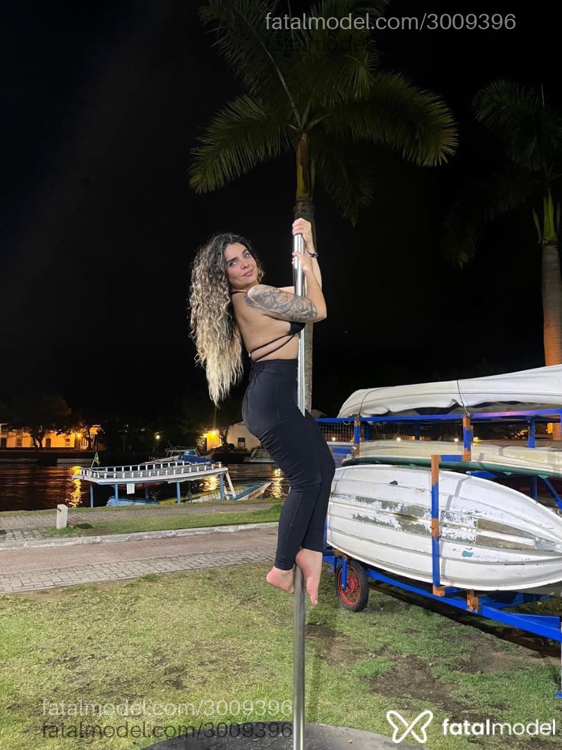 Acompanhante mulher loira (o) de olhos castanhos em São José dos Campos Acompanhante mulher loira (o) de olhos castanhos em São José dos Campos - Débora Galdino
