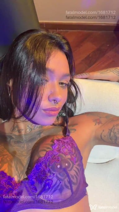 Acompanhante mulher morena (o) de olhos mel em São Paulo Acompanhante mulher morena (o) de olhos mel em São Paulo - Jessie Hontas