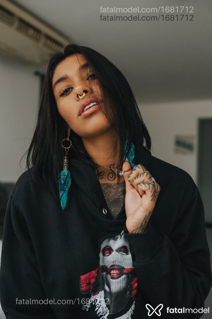 Acompanhante mulher morena (o) de olhos mel em São Paulo Acompanhante mulher morena (o) de olhos mel em São Paulo - Jessie Hontas