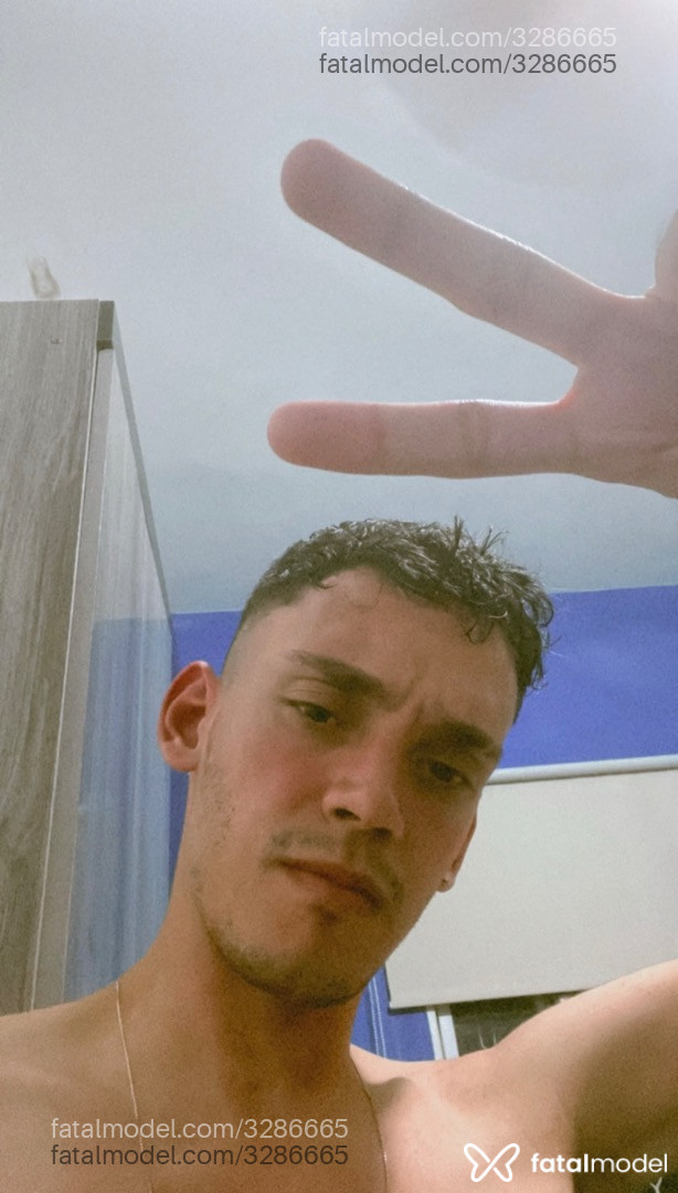 Acompanhante homem com cabelo castanho de olhos castanhos em Virtual - Cello