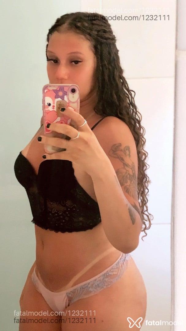 Acompanhante mulher trans com cabelo castanho de olhos castanhos - Jessy