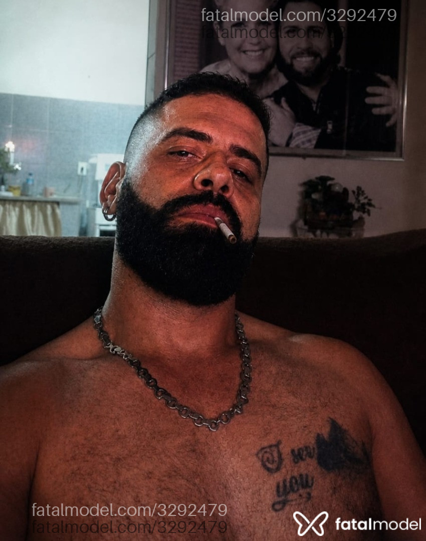 Acompanhante homem com cabelo castanho de olhos castanhos em Virtual - Arthur Rutra