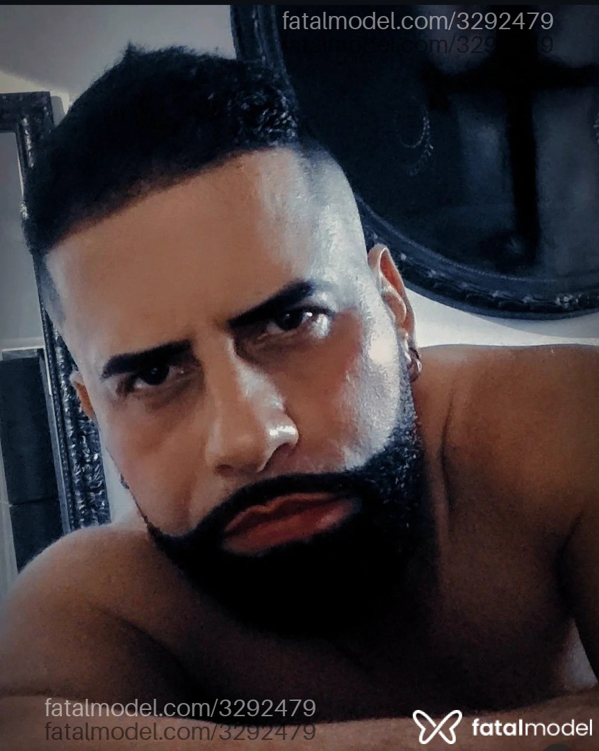 Acompanhante homem com cabelo castanho de olhos castanhos em Virtual - Arthur Rutra