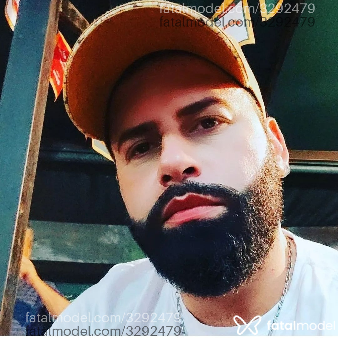 Acompanhante homem com cabelo castanho de olhos castanhos em Virtual - Arthur Rutra