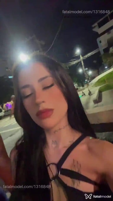 Acompanhante mulher morena (o) de olhos castanhos - Luiza