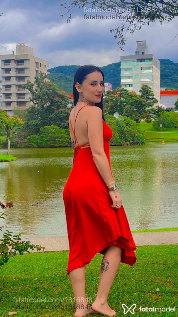 Acompanhante mulher morena (o) de olhos castanhos - Luiza