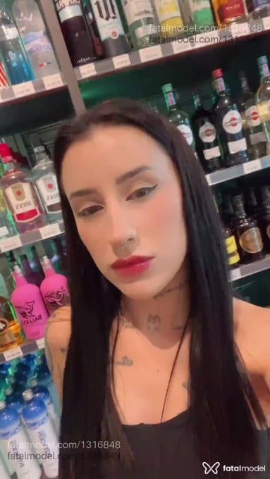 Acompanhante mulher morena (o) de olhos castanhos - Luiza