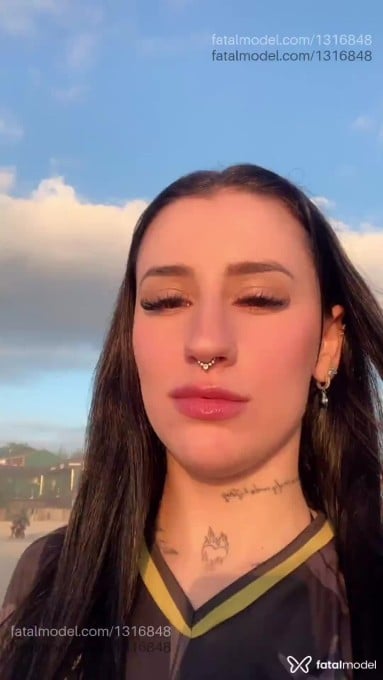Acompanhante mulher morena (o) de olhos castanhos - Luiza