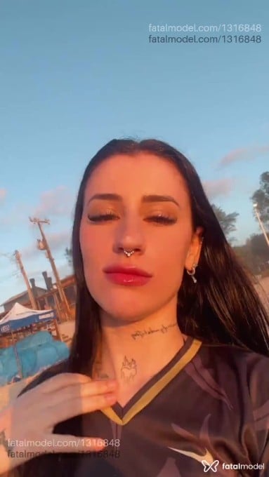 Acompanhante mulher morena (o) de olhos castanhos - Luiza