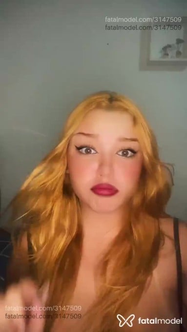 Acompanhante mulher ruiva (o) de olhos castanhos - Portuguesa Acompanhante mulher ruiva (o) de olhos castanhos - Portuguesa