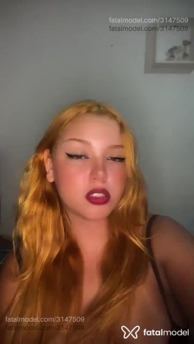 Acompanhante mulher ruiva (o) de olhos castanhos - Portuguesa Acompanhante mulher ruiva (o) de olhos castanhos - Portuguesa