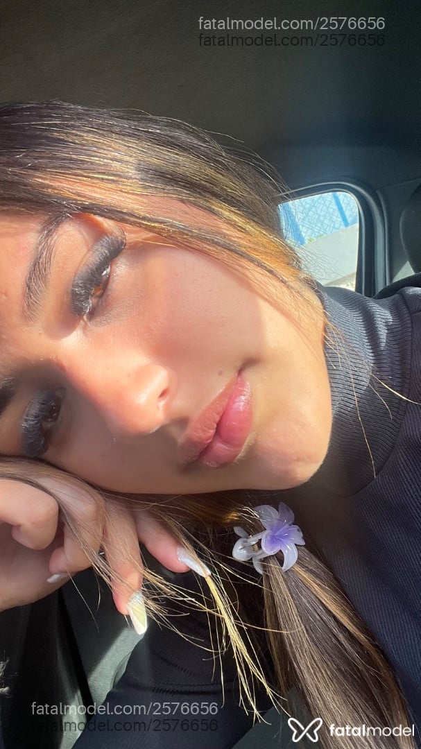 Acompanhante mulher com cabelo castanho de olhos castanhos em Chapecó Acompanhante mulher com cabelo castanho de olhos castanhos em Chapecó - Loren