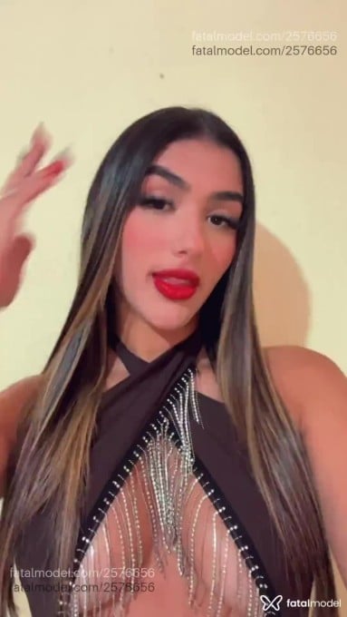Acompanhante mulher com cabelo castanho de olhos castanhos em Chapecó Acompanhante mulher com cabelo castanho de olhos castanhos em Chapecó - Loren